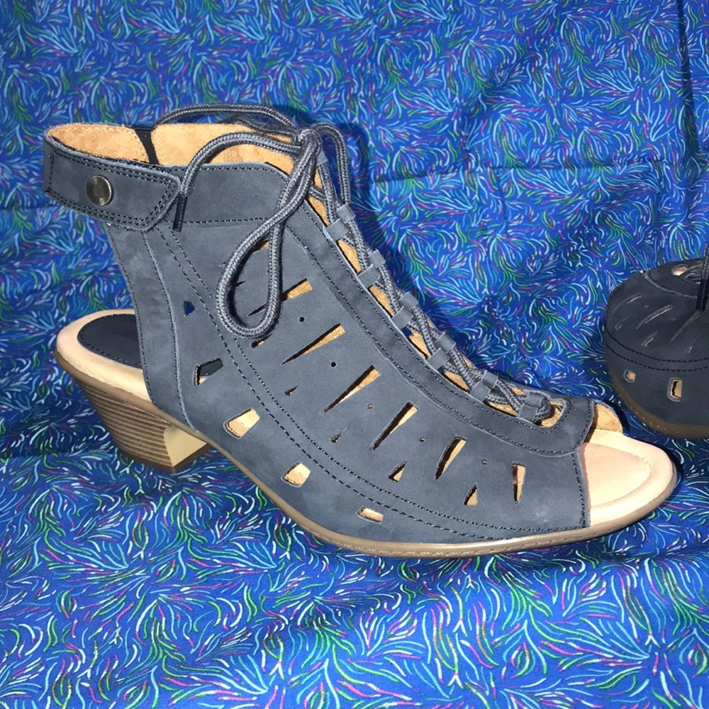 Earth shoes